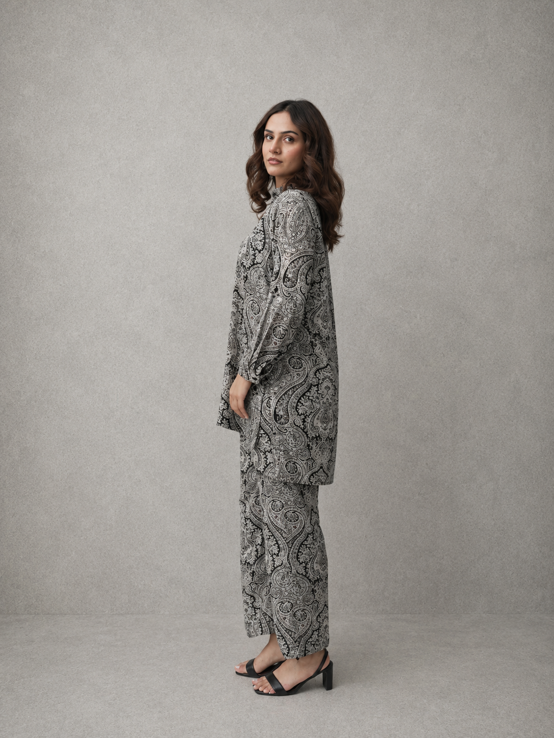Printed Georgette Co-Ord Set – Monochrome Paisley